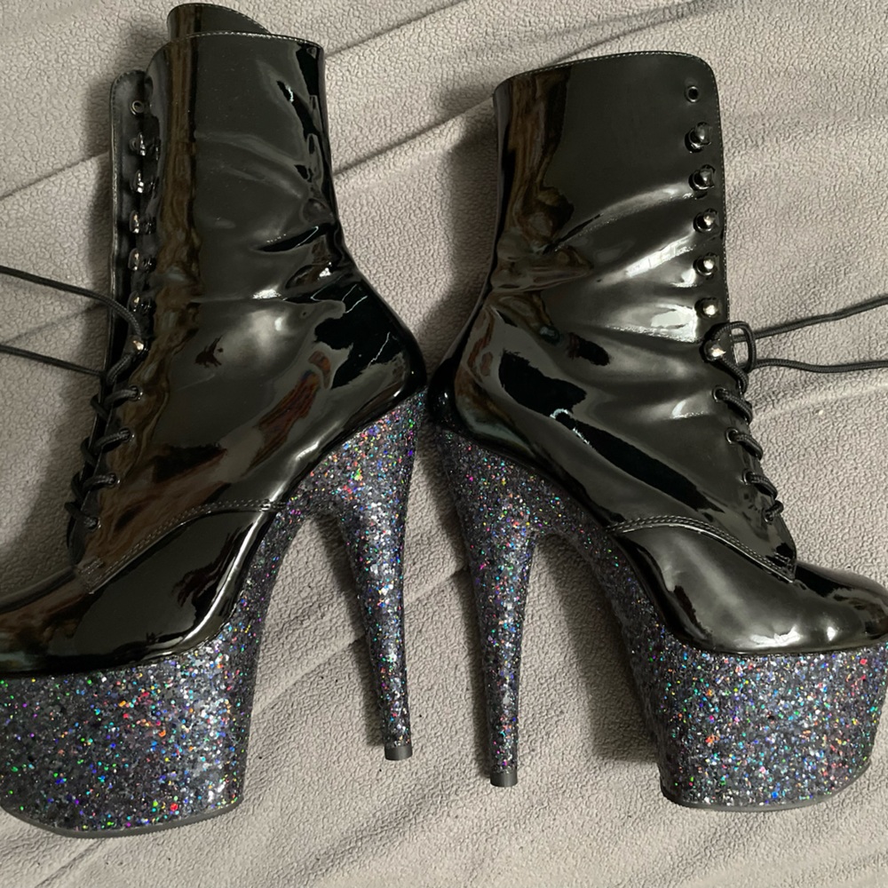 7 in black sparkle Pleaser boots